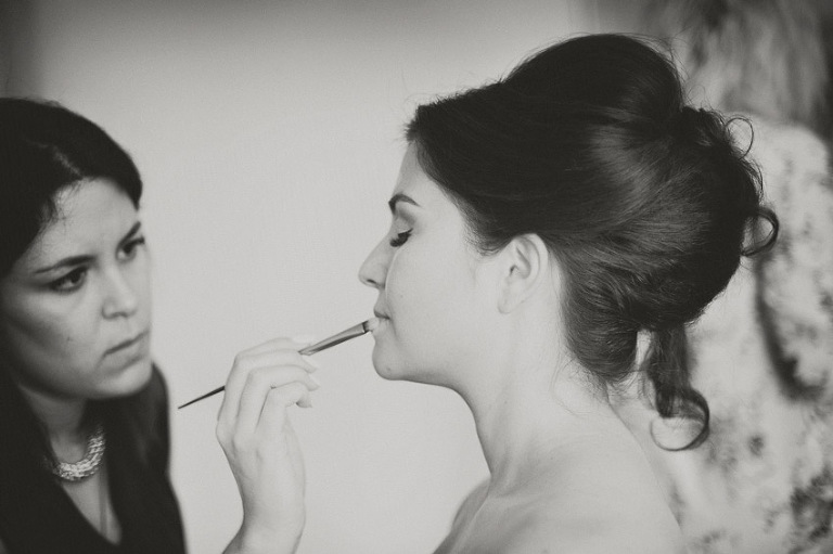 Noiva maquilhagem makeup fotografar preparativos em casa fotografia artisitica preto e branco detalhes retrato Foto de Sonho Sintra