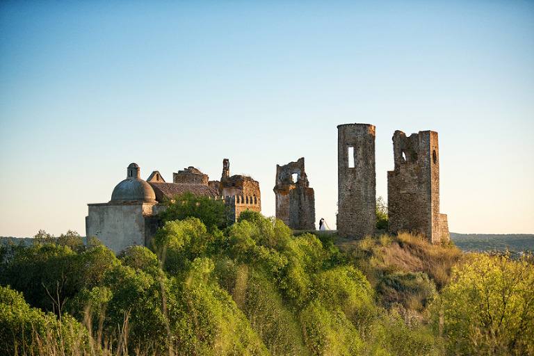 Marco Santos Marques Casamento no Alentejo na igreja de Montemor e fotos de noivos no Castelo