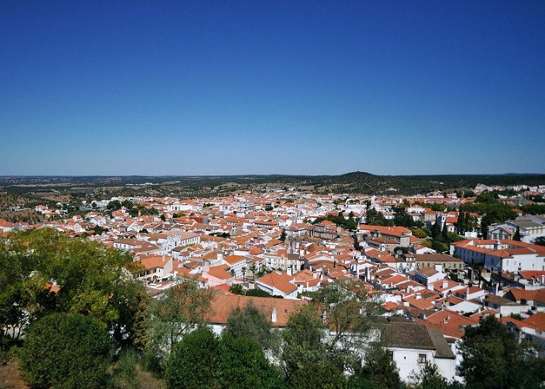 02 Casamento no Alentejo na igreja de Montemor e fotos de noivos no Castelo